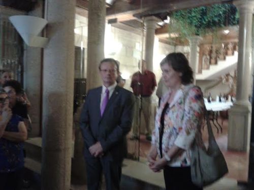 José María Castejón, alcalde de Alhama de Aragón y Olga Lucas, viuda de José Luis Sampedro