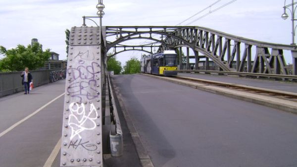 Puente de Bornholmer, primer punto donde se abrió el Muro de Berlín. El paso estaba a la izquierda.