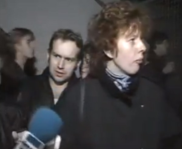 Acaban de abrir el Muro. Las expresiones de los germanorientales lo dicen todo.