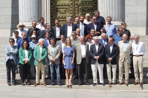 Libres e iguales, se dicen.