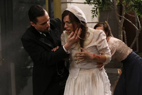 Manuela, la buena, que no gana para disgustos.