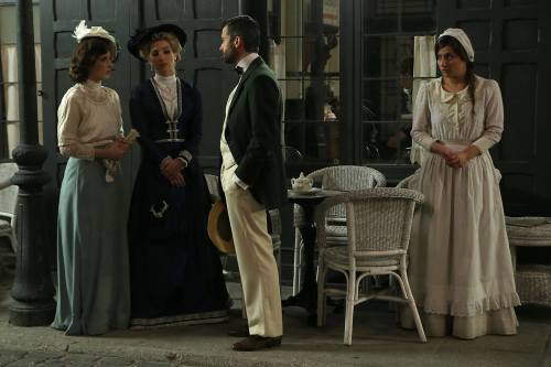 Manuela ha nacido para sufrir