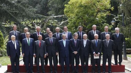 La foto del poder puede ir cambiando algunos elementos pero siempre es masculina